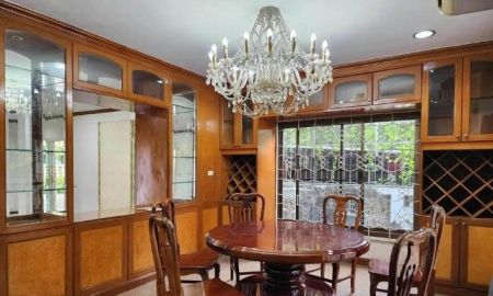 ให้เช่าบ้าน - ให้เช่าบ้านเดี่ยว 3 ชั้น ถนนรัชดา18 จดทะเบียนบริษัทได้ แอร์ฯ เฟอร์ฯ ครบใกล้ MRT สุทธิสารและห้วยขวาง เช่า 40,000บาท/เดือน