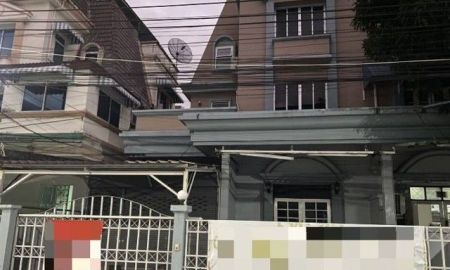 ให้เช่าทาวน์เฮาส์ - ให้เช่าทาวน์โฮม3ชั้น รีโนเวทใหม่ทั้งหลังแอร์5เครื่อง เฟอร์ไม่มี จดทะเบียนได้ มี5ห้องนอน6ห้องน้ำ ราคาเช่าเดือนละ 38,000 บาท/เดือน