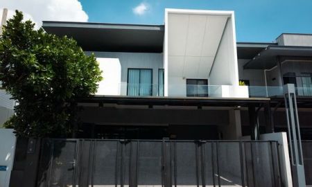 ให้เช่าทาวน์เฮาส์ - ให้เช่า] หมู่บ้าน วีเว่ บางนา กม.7 / 3 ห้องนอน 4 ห้องน้ำ / 40 ตรว. 225 ตรม. **120,000**