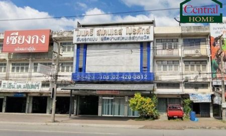 ขายอาคารพาณิชย์ / สำนักงาน - อาคารพาณิชย์ 3 ชั้นครึ่ง 3 คูหา ติดถนนเพชรเกษม ทำเลดี ราคาถูก