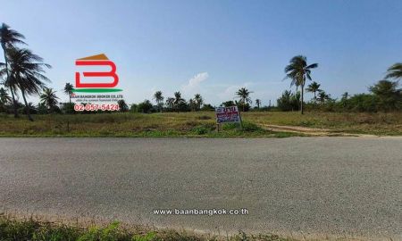 ขายที่ดิน - ที่ดินเปล่า เนื้อที่ 33-0-38 ไร่ ซอยสันตินคร ใกล้หมู่บ้านศิริวรรณ ถนนเพชรเกษม ตำบลอ่าวน้อย อำเภอเมืองประจวบคีรีขันธ์ ประจวบคีรีขันธ์