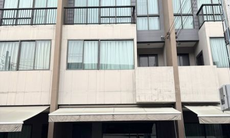 ขายทาวน์เฮาส์ - ขาย ทาวน์โฮม 3 ชั้นสุดหรู บ้านกลางเมือง ลาดพร้าว-เสรีไทย 52 สวยพร้อมอยู่