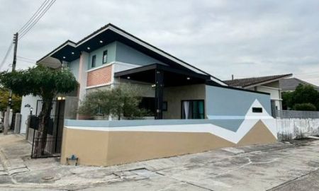 ขายทาวน์เฮาส์ - ขายทาวน์เฮ้าส์ 1 ชั้นครึ่ง หมู่บ้าน V-Alive ลำลูกกา คลอง 8 เนื้อที่ 38.9 ตารางวา 4 ห้องนอน อำเภอลำลูกกา ตำบลลำลูกกา จังหวัดปทุมธานี