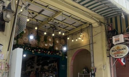 ขายบ้าน - ขายอาคารพาณิชย์พร้อมผู้เช่า เนื้อที่ 25 ตารางเมตร ตำบลตลาดใหญ่ อำเภอเมือง จังหวัดภูเก็ต