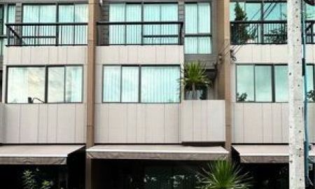 ให้เช่าทาวน์เฮาส์ - ให้เช่า] หมู่บ้าน บ้านกลางเมือง บางนา-วงแหวน / 3 ห้องนอน 3 ห้องน้ำ / 20 ตรว. 160 ตรม. **25,000**