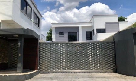 ขายบ้าน - ขายบ้านเดี่ยว 2 ชั้น 2 หลัง สไตล์ โมเดิร์น บนเนื้อที่ 1 ไร่ ซอยจรัญสนิทวงศ์ 35 พูลวิลล่า กลางเมือง ใกล้โรงพยาบาลศิริราช