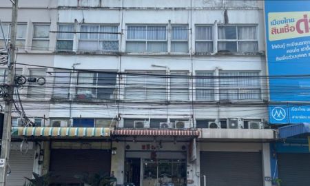 ขายอาคารพาณิชย์ / สำนักงาน - ขายถูกด่วน ตึกแถว 3.5 ชั้น ทำเลดี ริมถนนแบริ่ง(สุขุมวิท107) ใกล้โรงเรียนเซนต์โยเซฟบางนา จังหวัดสมุทรปราการ