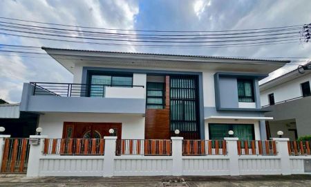 ให้เช่าบ้าน - ปล่อยเช่าบ้านเดี่ยว 2 ชั้น หมู่บ้านเดอะ คอมพลีท สุรศักดิ์ ศรีราชา ชลบุรี