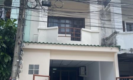 ขายทาวน์เฮาส์ - ขายทาวน์เฮ้าส์ 2 ชั้น หมู่บ้านเลิศอุบล ซอยพระยาสุเรนทร์44 ถนนรามอินทรา