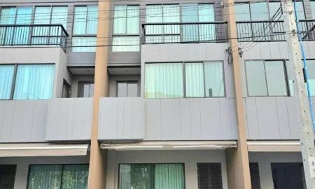ให้เช่าทาวน์เฮาส์ - ให้เช่าทาวน์โฮม 3 ชั้น 3ห้องนอน 2 ห้องน้ำ บ้านกลางเมือง พระราม 9 - กรุงเทพกรีฑา