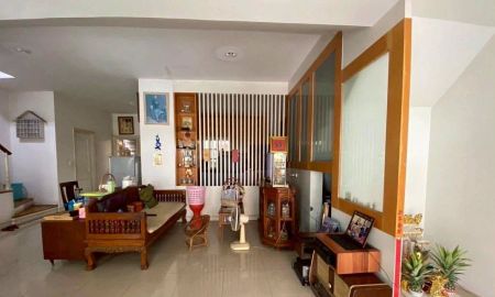 ทาวน์เฮาส์ - ขาย/ให้เช่า ถูกมาก!! ทาวน์โฮม 3 ชั้น 2 หลังทะลุกัน ม.พลัสซิตี้พาร์ค ลาดพร้าว 71 ใกล้รร.สตรีวิทยา2 เซ็นทรัล ทางด่วนฯ