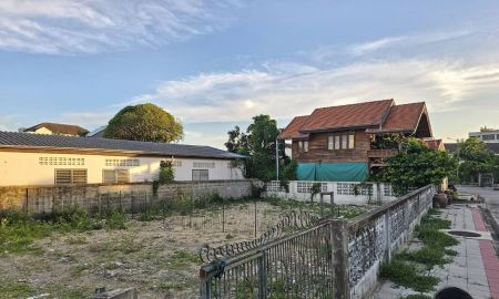 ขายที่ดิน - ขายที่ดิน ขนาด 105 ตร.ว. ในหมู่บ้านบัวขาว (ซอย รามคำแหง 174)