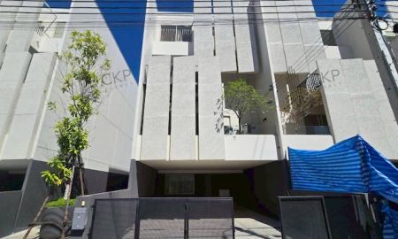 ให้เช่าทาวน์เฮาส์ - ทาวน์โฮม นิว เวิร์ส กรุงเทพกรีฑา บ้านใหม่สวย ไม่เคยเข้าอยู่ ติดถนนเดินทางสะดวก หิ้วกระเป๋าพร้อมเข้าอยู่