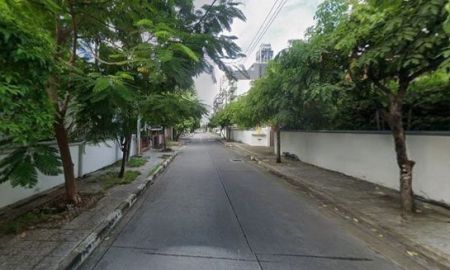 ขายที่ดิน - ที่ดินสุขุมวิท 61 ทำเลหายาก! โอกาสดีสำหรับผู้ที่มองหาที่ดินผืนใหญ่ใจกลางเมือง