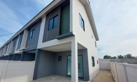 ให้เช่าทาวน์เฮาส์ - ให้เช่าทาวน์โฮม หลังมุม 26 ตรว. พื้นที่ข้างบ้านกว้าง 2 เมตร เจษฎา 11 รังสิต คลอง 2 ใกล้นิคมนวนคร เดินทางสะดวก เชื่อมออกพหลโยธินได้