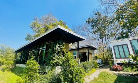 ขายบ้าน - ขายบ้านเดี่ยวกลางธรรมชาติใน จากถนนเส้นหลักเข้าไปประมาณ 2 กิโลเมตร บวกลบ ถึงอาณาเขตบริเวณบ้าน มีบ้าน 2 หลัง (3 นอน 4 น้ำ)