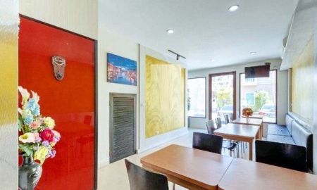 ให้เช่าอาคารพาณิชย์ / สำนักงาน - ร้านกาแฟ ถ.วัชรพล พร้อมเฟอร์ฯ 3 นอน 3 น้ำ เวนิส ดิ ไอริส 200 ม.ให้เช่า อาคารพาณิชย์ 3 ชั้น ทำเลดี ติดถนนใหญ่ เหมาะกับร้านเบเกอร์รี่ ไอศรีม