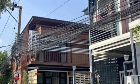 ให้เช่าบ้าน - ให้เช่า บ้านเดี่ยว ซอย 24/4 กรุงเทพกรีฑา 7 แยก 1-2 ใกล้ถนนทางเชื่อมรามคำแหง 60 แยกสวนสน ราคา 16,000 บาท/เดือน