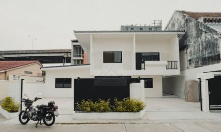 บ้าน - ให้เช่าและขายบ้านเดี่ยว 2 ชั้น 60 ตรว. หลังมุม ซอยพัฒนาการ 12 ใกล้ทางด่วน เอกมัย ทองหล่อ เหมาะอยู่อาศัยและออฟฟิศขนาดเล็ก