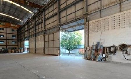 ให้เช่าโรงงาน / โกดัง - ให้เช่าโกดัง พื้นที่รวม 1,400 ตารางเมตร มีออฟฟิศ 3 ชั้น คลอง 6 ธัญญบุรี ประตูกว้างรถใหญ่เข้าออกสะดวก