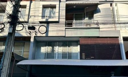 ให้เช่าทาวน์เฮาส์ - ให้เช่าโฮมออฟฟิศ 4 ชั้น 300 ตร.ม. หมู่บ้านสินธานี ลาดพร้าว 80 รีโนเวทใหม่ ใกล้เลียบด่วน ใกล้รัชดาเหม่งจ๋าย