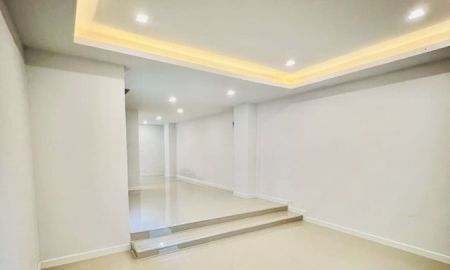 ขายทาวน์เฮาส์ - ขายโฮมออฟฟิศ สำนักงาน 3 ชั้น บางเขน สะพานใหม่ รีโนเวทใหม่ทั้งหลัง ใกล้ BTS พหลโยธิน 59 / สายหยุด