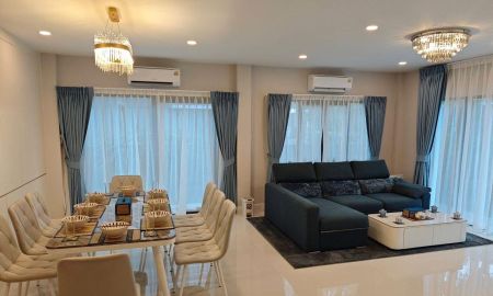 ให้เช่าบ้าน - ให้เช่าCentro วิภาวดี บ้านเดี่ยว โซนใกล้สวน ใกล้ Harrow 4 นอน 5 น้ำ 274 ตรม เนื้อที่ 64.2 ตรว. จอดรถ 3 คัน ทิศเหนือ เฟอร์นิเจอร์ครบ