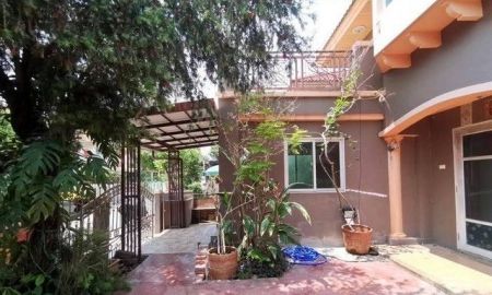 ขายบ้าน - บ้านเนื้อที่ 38.50 ตรว. บ้าน 2 ชั้น 4 นอนห้อง (รวมห้องนอนล่าง ) 2 น้ำ จอดรถ 1 คัน ทิศตะวันออก ครัวนอกบ้าน มีระเบียงกว้างชั้น 2 บรรยากาศดี