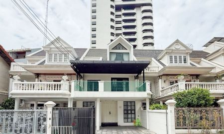 ขายบ้าน - ขายทาวน์โฮม 3 ชั้น ทำเลดี ใกล้ BTS พร้อมพงษ์ เพียง 350 เมตร เขตคลองเตย จังหวัดกรุงเทพมหานคร