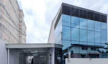 อาคารพาณิชย์ / สำนักงาน - ขายหรือให้เช่าอาคารสำนักงาน พร้อมโกดัง ย่านถนนสรรพาวุธ บางนา ที่ดิน 72 ตรว. พื้นที่ใช้สอย 350 ตรม.