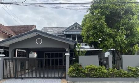 ให้เช่าบ้าน - ให้เช่าบ้านเดี่ยว 2 ชั้น 60 ตรว. 3 ห้องนอน สัมมากร รามคำแหง 112 บ้านสวยร่มรื่น ตกแต่งเฟอร์พร้อมอยู่