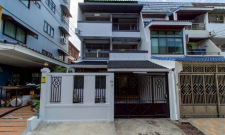 ขายทาวน์เฮาส์ - บ้านทาวน์โฮม 3 ชั้นบน ทำเลที่หาไม่ได้แล้ว กลางสาทร-เย็นอากาศ-พระราม 4 ซอยศรีบำเพ็ญ