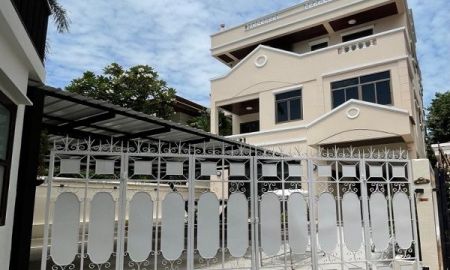 ให้เช่าบ้าน - ให้เช่าบ้านเดี่ยว 3ชั้น เนื้อที่ 80 ตารางวา พื้นที่ใช้สอย 450 ตารางเมตร 5ห้องนอน 5ห้องน้ำ เฟอร์ครบ ถนนสุขุมวิท MRT นานา ราคาเช่า 95,000 บ/ด