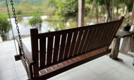 ขายบ้าน - ขายบ้านสวนบ้านไม้มะค่าใกล้พระบาทสี่รอยแม่แตงพร้อมโอน