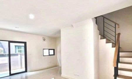 ให้เช่าทาวน์เฮาส์ - ให้เช่าทาวโฮม 3ชั้น ตั้งอยู่ ถนนกัลปพฤกษ์ ฝั่งขาเข้า ตรงข้ามบิ๊กซี ย่านบางแค โครงการบ้านกลางเมือง สาทร-กัลปพฤกษ์