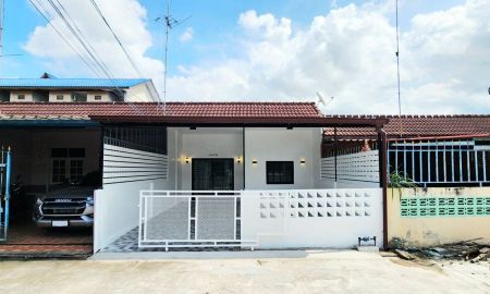 ขายทาวน์เฮาส์ - ขายทาวน์เฮ้าส์รีโนเวทใหม่ หมู่บ้านเจษฎา ทำเลศรีราชา ราคาดีที่สุดในย่านนี้