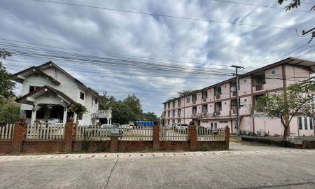 ขายที่ดิน - ขายด่วน โรงแรม 3 ชั้น 1 อาคาร รวม บ้าน 2 ชั้น 1 หลัง + บ้าน 1 ชั้น 1 หลัง พร้อมที่ดิน ( ขายยกแปลง)