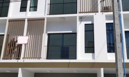 ให้เช่าทาวน์เฮาส์ - ให้เช่า ทาวน์โฮม 3 ชั้น โครงการ พาทิโอ ศรีนครินทร์-พระราม 9 กรุงเทพกรีฑา บ้านใหม่ วิวติดสนามกอล์ฟ เฟอร์นิเจอร์ครบ ราคา 25,000 บาท/เดือน