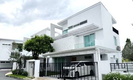 ให้เช่าบ้าน - ให้เช่า] หมู่บ้าน เนอวาน่า แอปโซลูท เอกมัย-รามอินทรา / 4 ห้องนอน 4 ห้องน้ำ / 60 ตรว. 289 ตรม. **150,000**