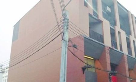 ให้เช่าอาคารพาณิชย์ / สำนักงาน - ให้เช่าอาคาร 3.5 ชั้นหลังริม 28 ตร.วา.ถ.เพชรเกษม77-81 โฮมโปร เพชรเกษม 2.5 กม.350 ตร.ม. 5 นอน 3 น้ำ ตลาดอุ่นเรือน 1.1 กม.