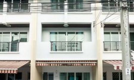 ให้เช่าทาวน์เฮาส์ - ให้เช่า] หมู่บ้าน บ้านกลางเมือง ลาดพร้าว 71 / 3 ห้องนอน 3 ห้องน้ำ / 21 ตรว. 165 ตรม. **38,000**