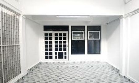 ให้เช่าทาวน์เฮาส์ - ให้เช่า] ทาวน์โฮม 4 ชั้น สาธุประดิษฐ์ 21 / 3 ห้องนอน 3 ห้องน้ำ / 20 ตรว. 200 ตรม. **28,000**