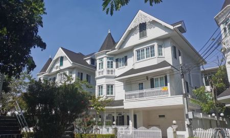 ขายบ้าน - ขายด่วนบ้าน 3 ชั้น 63.5 ตรว. พร้อมเฟอร์ฯ ม.แฟนตาเซียวิลล่า ใกล้เซ็นทรัลบางนา บ้านสวยสไตล์วินเทจ-วิคตอเรียน