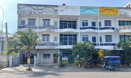 ขายอาคารพาณิชย์ / สำนักงาน - ขายทาวน์เฮ้าส์ 3 ชั้น พื้นที่ 22.50 ตรว. ติดถนน หันหน้าไปทางทะเล จ. ประจวบคีรีขันธ์