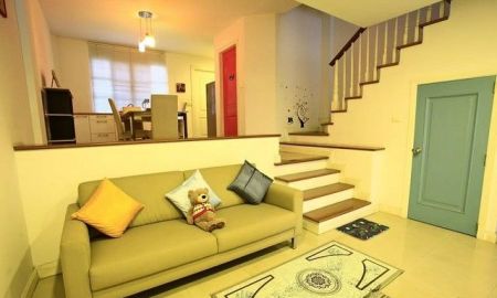 ให้เช่าทาวน์เฮาส์ - ให้เช่าทาวโฮม3 ชั้นใกล้โรงเรียนเลิศหล้า, โรงเรียนนานาชาติกีรพัฒน์, โรงเรียนบดินทร์เดชา 2 เล่นระดับ หมู่บ้าน PLUS CITY PARK ซอยนวลจันทร์ 32