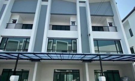 ให้เช่าทาวน์เฮาส์ - ให้เช่าทาวน์โฮม 3 ชั้น 200 ตารางเมตร 3 ห้องนอน 4 ห้องน้ำ จอดรถ 2 คัน ใกล้ BTS อุดมสุข