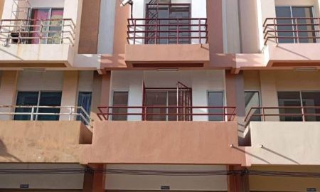 ขายอาคารพาณิชย์ / สำนักงาน - ขายถูกมาก!! อาคารพาณิชย์ 3 ชั้น รีโนเวทใหม่ ทำเลทอง ซ.อ่าวอุดม 4 อ.ศรีราชา จ.ชลบุรี ใกล้ม.เกษตรศาสตร์ ศรีราชา