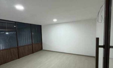 ให้เช่าโรงงาน / โกดัง - ให้เช่าอาคารโกดังโมเดิร์นสใตล์ ย่านถนนศรีนครินทร์ ขนาด 132 ตรม. เหมาะสำหรับคลังสินค้า เก็บของหรือเช่าทำหน้าร้าน