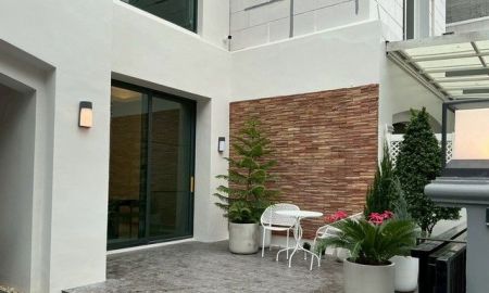 ให้เช่าบ้าน - ให้เช่าทาวน์โฮม 4 ชั้น พื้นที่ใช้สอยเยอะ ถึง 400 ตารางเมตร ซอยเอกมัย 12 ทำเลดีเดินทางสะดวก เฟอร์นิเจอร์ครบ