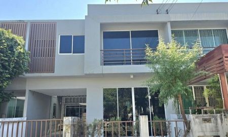 ให้เช่าทาวน์เฮาส์ - ให้เช่าทาวน์โฮม2ชั้น แปลงมุม 23ตรว. ใกล้แฟชั่นไอส์แลนด์